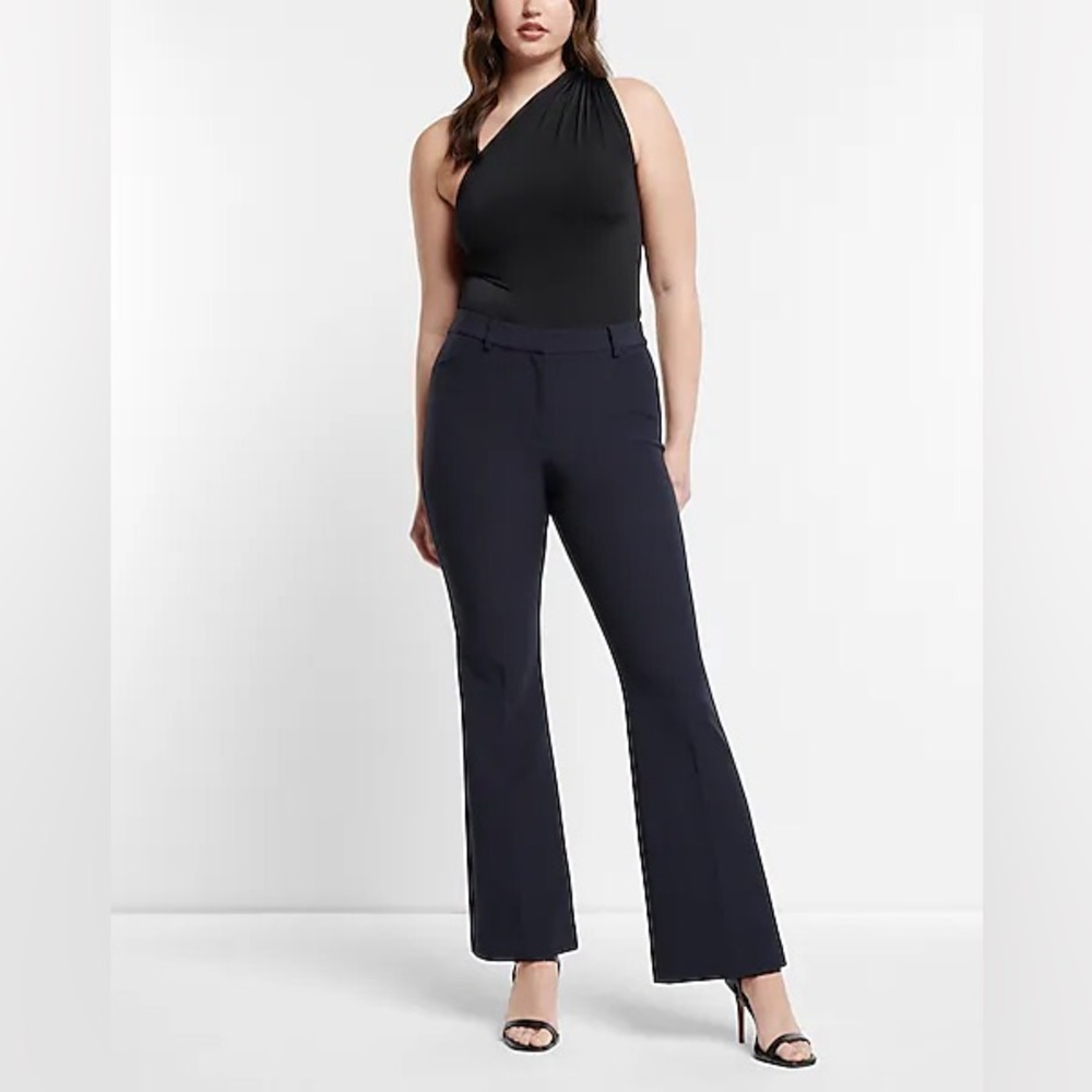 Editor Mid Rise Flare Pant in Navy 12P 12S